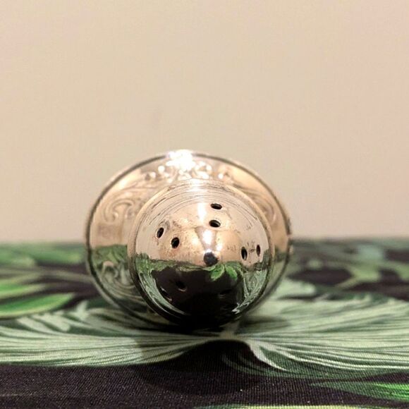 3/$30 Elegant Antique Viking 1034 Genuine Silver Plated Salt and Pepper Shaker - Picture 4 of 13